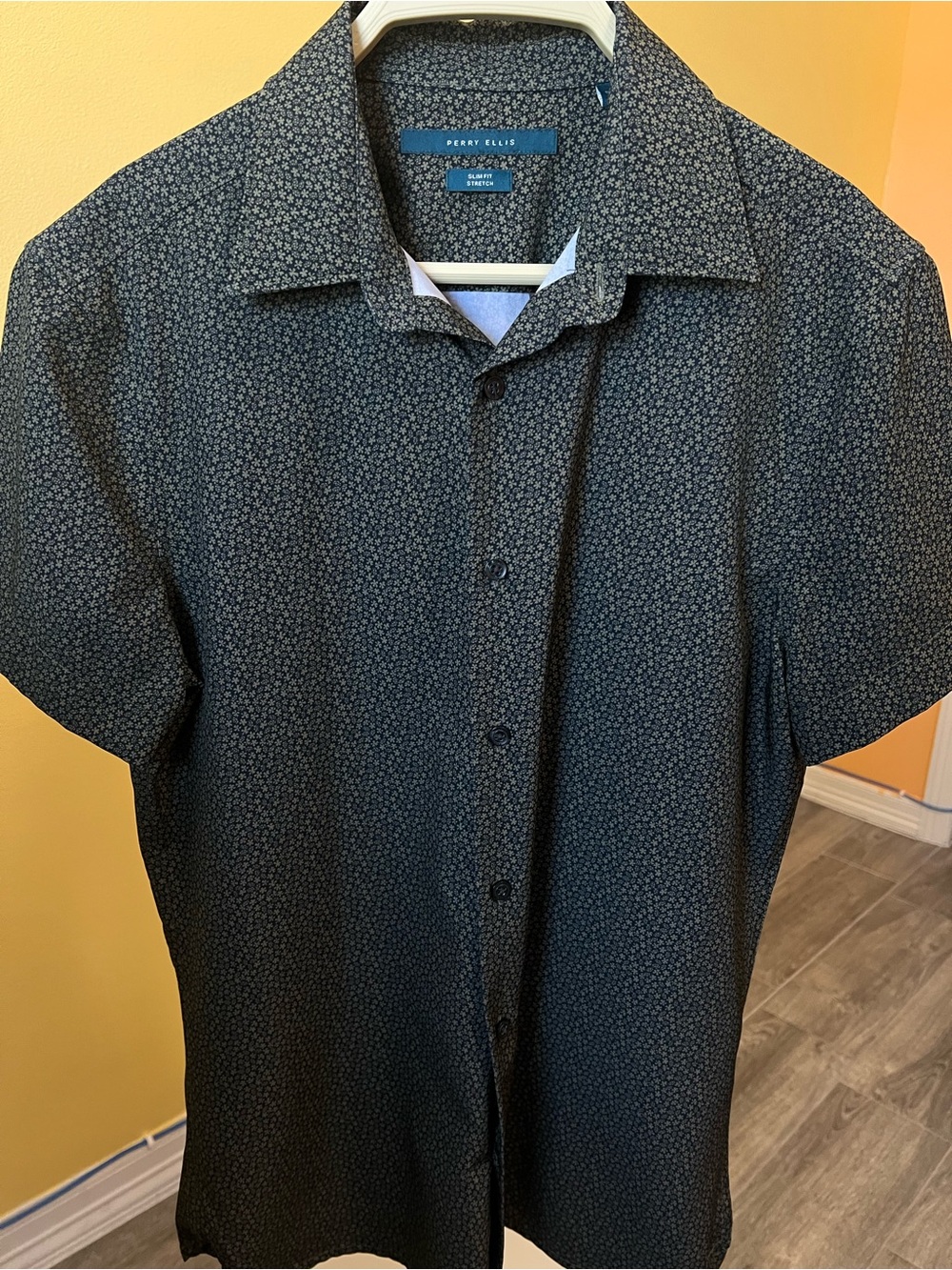 Perry Ellis Men's Short Sleeve Black Micro-Pattern Shirt